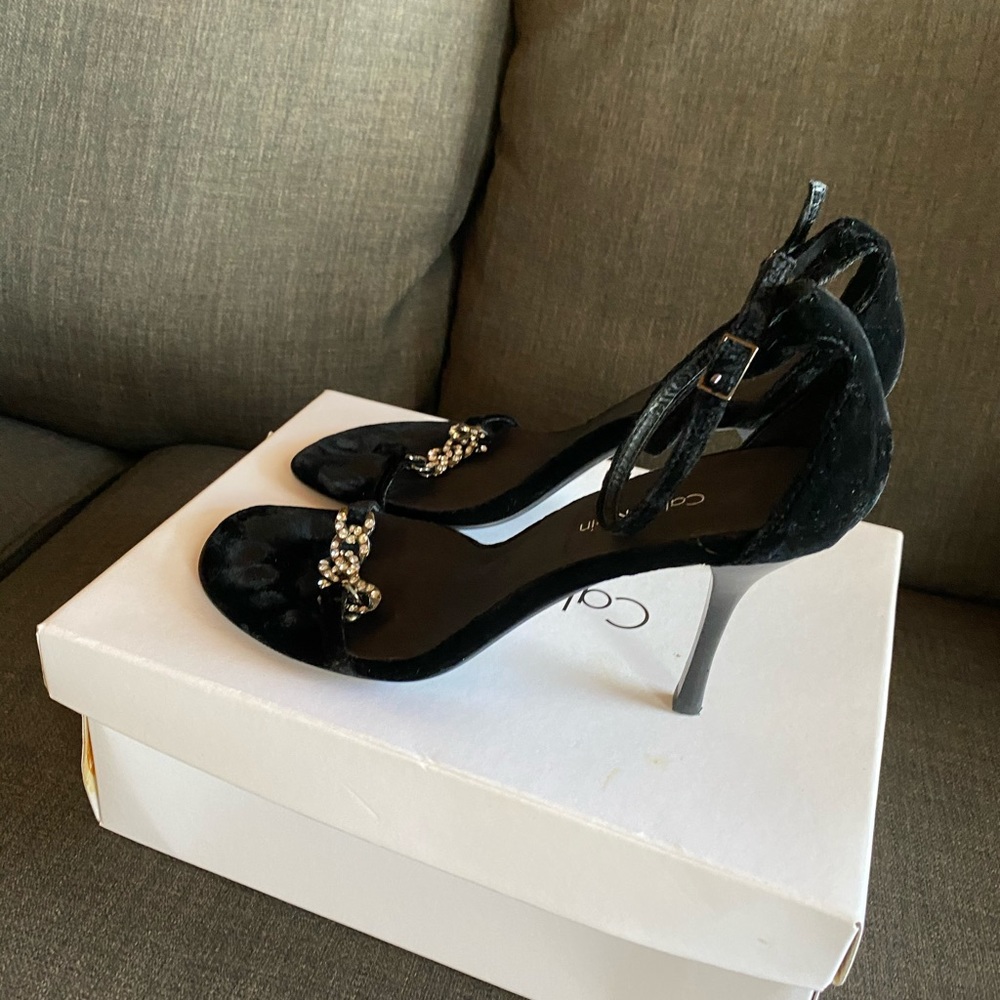 Calvin Klein Velvet Heels - Picture 4 of 7